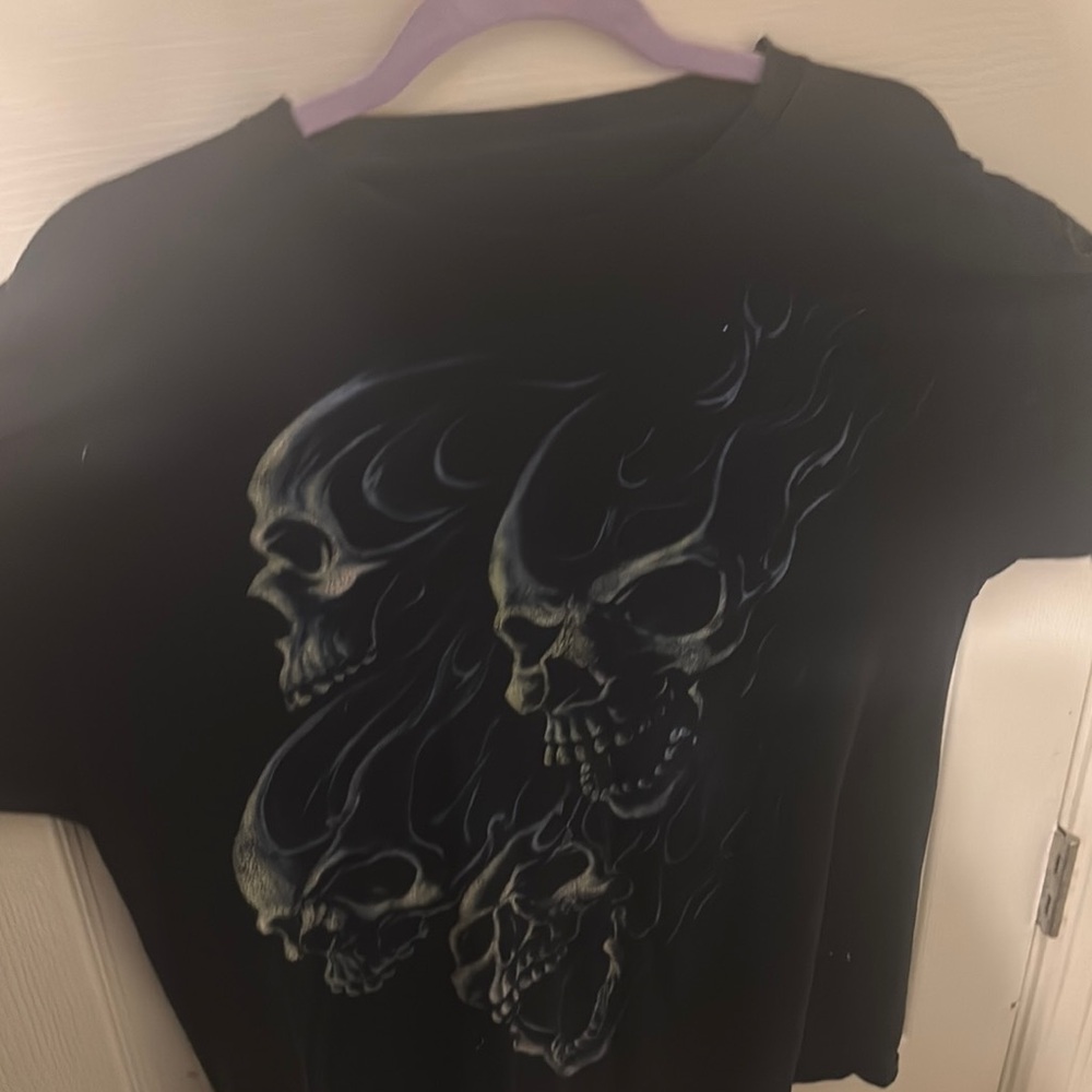 Edgy Black Tee with Skull Graphics
